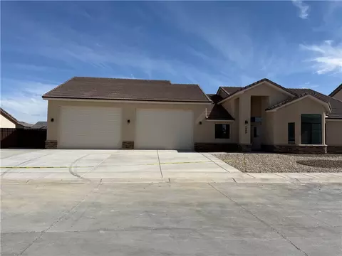 1303 E Cherry Creek Dr, Fort Mohave, AZ 86426