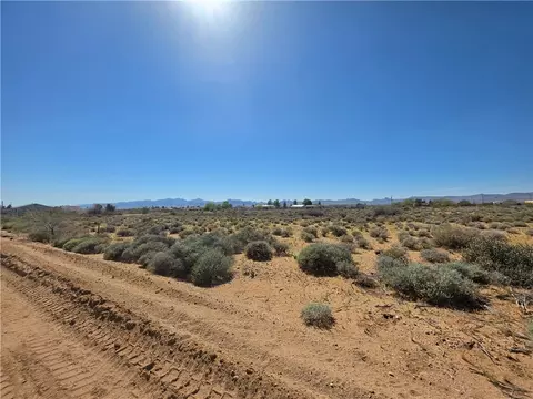3855 N Salt Rd, Golden Valley, AZ 86413