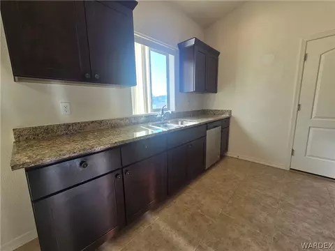 Kitchen - 3331 E Rusty Spur Ave, Kingman, AZ 86409 photo 2 of 7