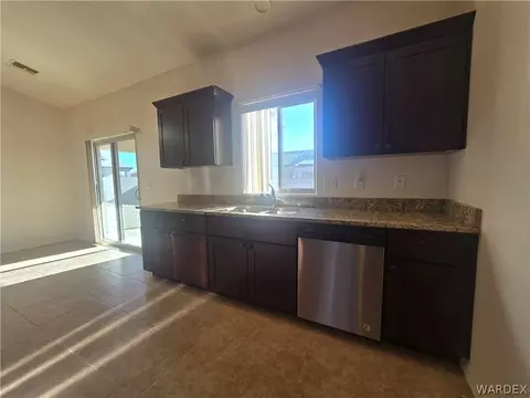 Kitchen - 3331 E Rusty Spur Ave, Kingman, AZ 86409 photo 4 of 7
