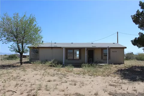 5174 W Burro Dr, Golden Valley, AZ 86413