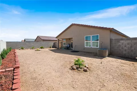 Exterior - 3623 E Andrea Dr, Kingman, AZ 86409 photo 6 of 8