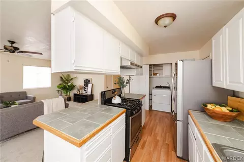 Kitchen - 3150 E Northfield Ave, Kingman, AZ 86409 photo 3 of 5