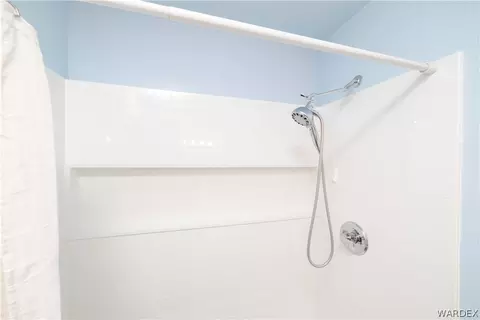 Bath - 3150 E Northfield Ave, Kingman, AZ 86409 photo 2 of 3