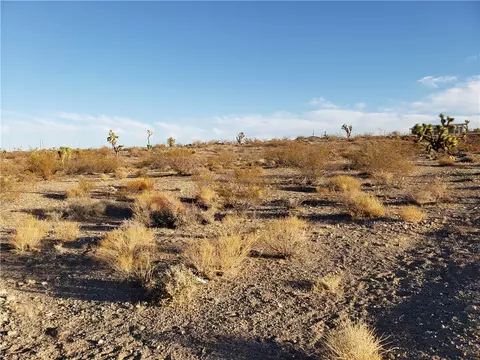 21157 W Calexico Dr, White Hills, AZ 86445