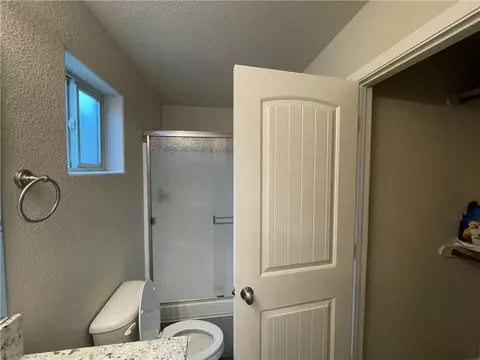 Bath - 3396 E Cane Dr, Kingman, AZ 86409 photo 3 of 6