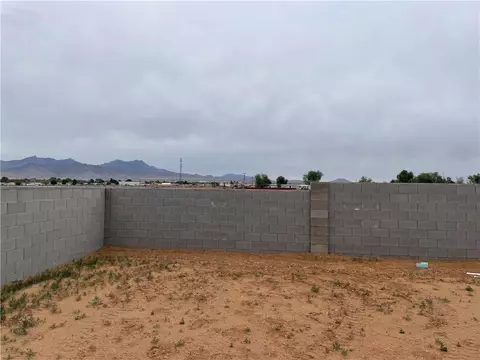 Exterior - 3396 E Cane Dr, Kingman, AZ 86409 photo 7 of 13