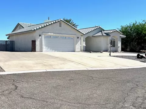 2027 E Sandtrap Ln, Fort Mohave, AZ 86426