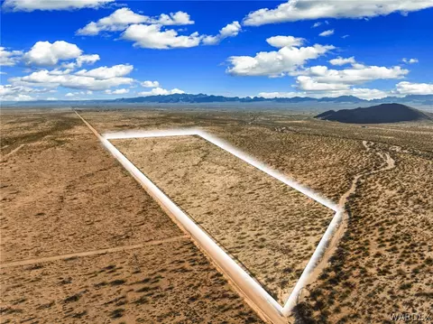 000 N Teddy Roosevelt Rd, Golden Valley, AZ 86413