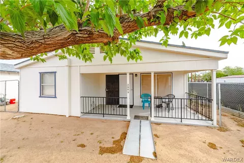 3589 E Bluebird Ln, Kingman, AZ 86409