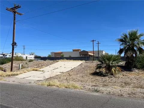 1692 Shamrock Rd, Bullhead City, AZ 86442