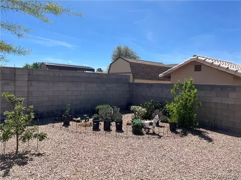 Exterior - 3913 Easy St, Kingman, AZ 86409 photo 10 of 19