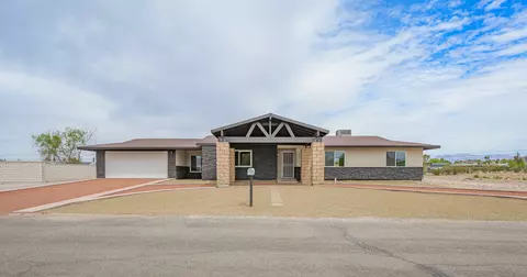 2332 Hummingbird Ln, Bullhead City, AZ 86442