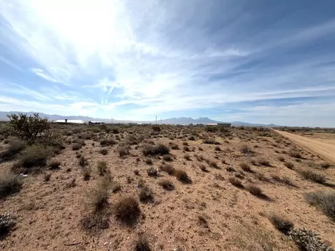 0000 Iowa, Kingman, AZ 86409
