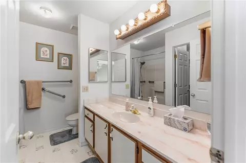 Bath - 7830 E Oxbow Dr, Kingman, AZ 86401 photo 3 of 4