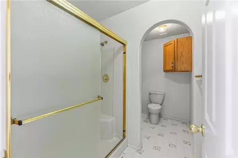 Bath - 7830 E Oxbow Dr, Kingman, AZ 86401 photo 2 of 4