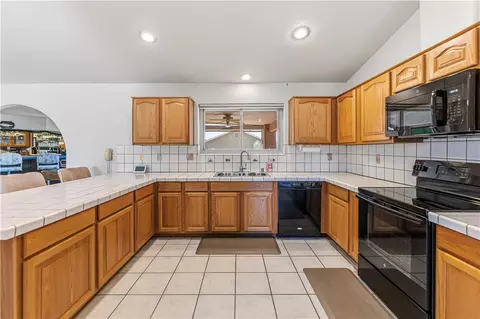 Kitchen - 7830 E Oxbow Dr, Kingman, AZ 86401 photo 2 of 2