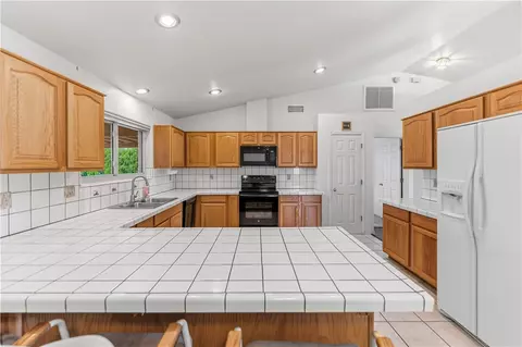 Kitchen - 7830 E Oxbow Dr, Kingman, AZ 86401 photo 1 of 2