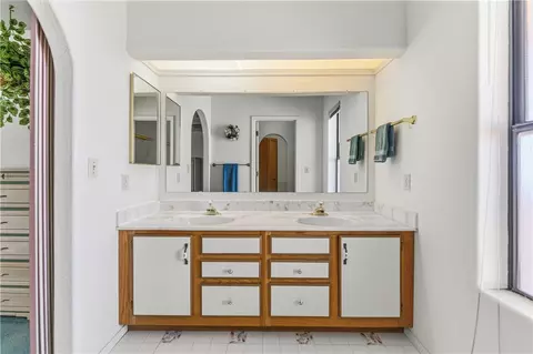 Bath - 7830 E Oxbow Dr, Kingman, AZ 86401 photo 1 of 4