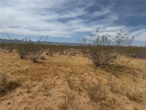 0000 S Ligurta Rd, Golden Valley, AZ 86413
