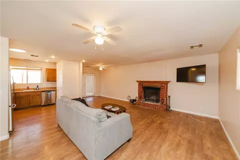 Living - 7710 E Oxbow Dr, Kingman, AZ 86401 photo 3 of 6