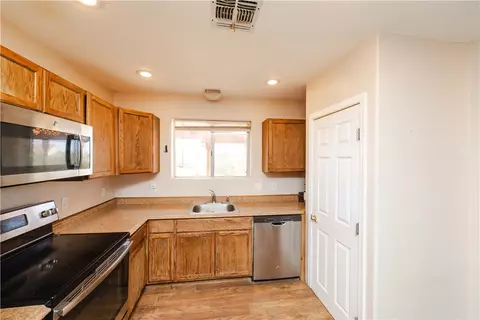 Kitchen - 7710 E Oxbow Dr, Kingman, AZ 86401 photo 2 of 3