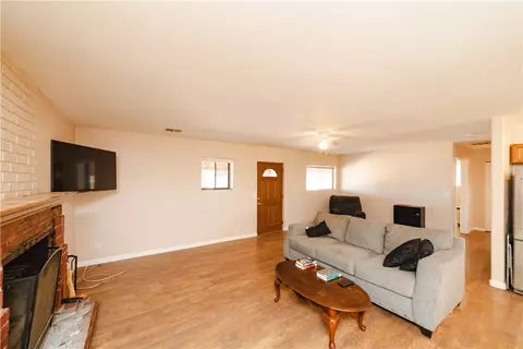 Living - 7710 E Oxbow Dr, Kingman, AZ 86401 photo 5 of 6
