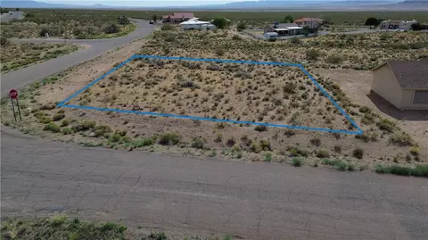 6940 E Trails End Ln, Kingman, AZ 86401