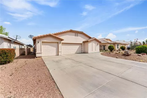 Exterior - 3945 E Packard Ave, Kingman, AZ 86409 photo 6 of 7