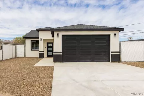 915 Harbor Dr, Bullhead City, AZ 86442
