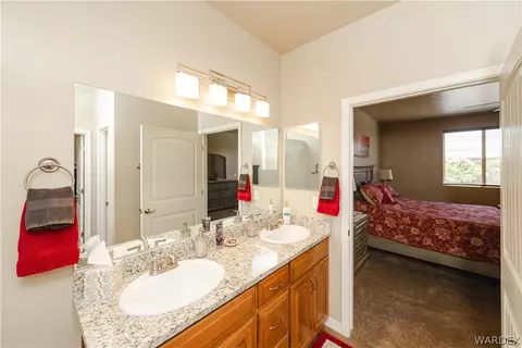 Bath - 1728 E Blue Flame St, Kingman, AZ 86409 photo 4 of 6