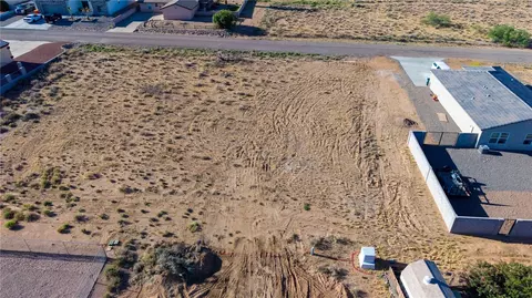 7827 E Devils Arch Dr, Kingman, AZ 86401 photo 3