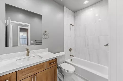 Bath - 2775 E Butler Ave, Kingman, AZ 86409 photo 3 of 3
