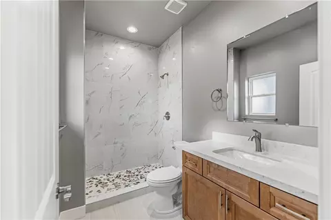 Bath - 2775 E Butler Ave, Kingman, AZ 86409 photo 1 of 3