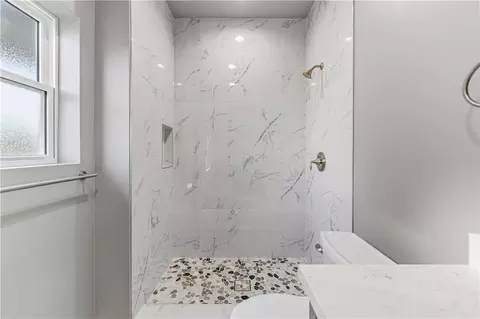 Bath - 2775 E Butler Ave, Kingman, AZ 86409 photo 2 of 3