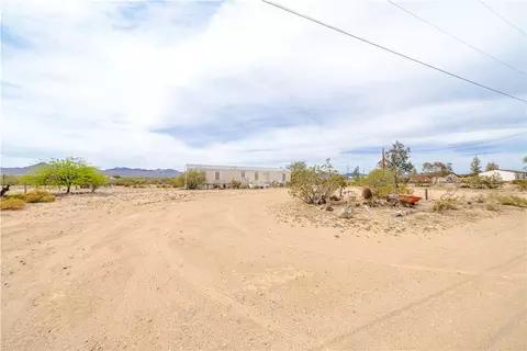 533 S Davis Rd, Golden Valley, AZ 86413