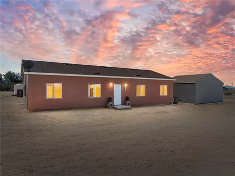 8980 W Mission Ln, Dolan Springs, AZ 86441