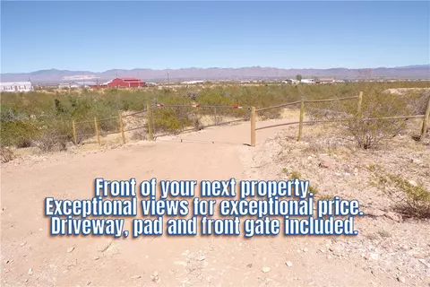 1386 S Don Luis Rd, Golden Valley, AZ 86413