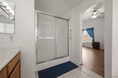 Bath - 3776 E Ames Ave, Kingman, AZ 86409 photo 3 of 4