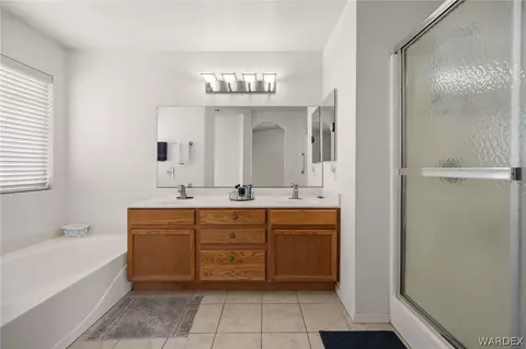 Bath - 3776 E Ames Ave, Kingman, AZ 86409 photo 1 of 4
