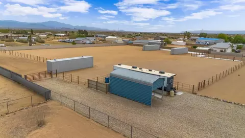 886 S San Pedro Rd, Golden Valley, AZ 86413