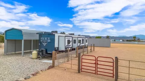 886 S San Pedro Rd, Golden Valley, AZ 86413