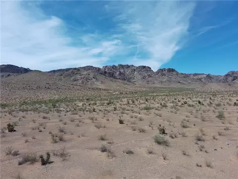 3853 S Naco Rd, Golden Valley, AZ 86413