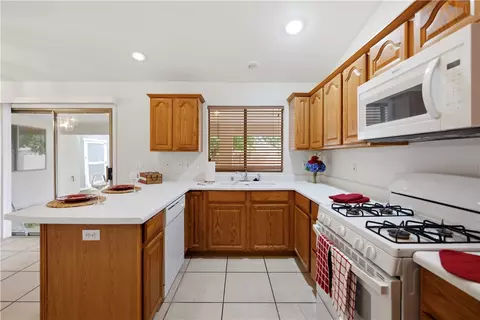 Kitchen - 3757 E Potter Ave, Kingman, AZ 86409 photo 1 of 2
