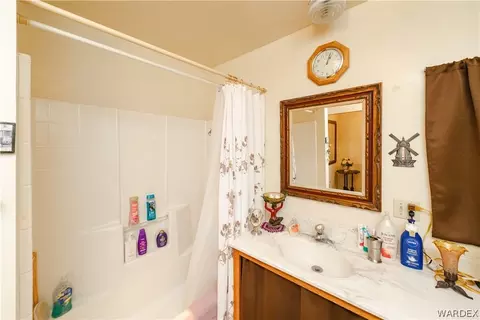 Bath - 3219 E Potter Ave, Kingman, AZ 86409 photo 2 of 2