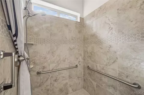 Bath - 5622 Eagle View Rd, Kingman, AZ 86409 photo 3 of 4