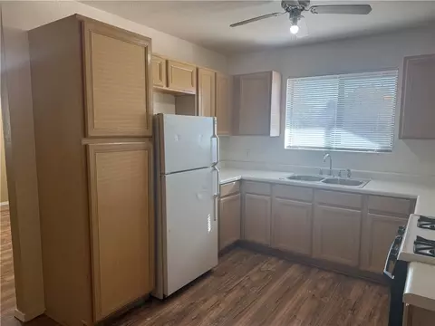 Kitchen - 3081 E Mcvicar Ave, Kingman, AZ 86409 photo 2 of 4