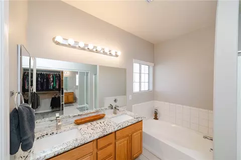 Bath - 2012 John Wayne Dr, Kingman, AZ 86409 photo 1 of 3