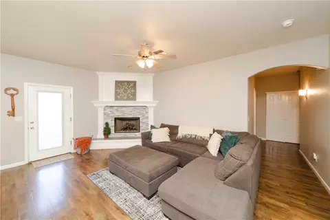 Living - 2012 John Wayne Dr, Kingman, AZ 86409 photo 2 of 3
