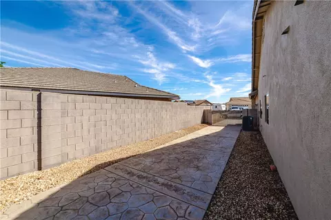 Exterior - 2012 John Wayne Dr, Kingman, AZ 86409 photo 11 of 18